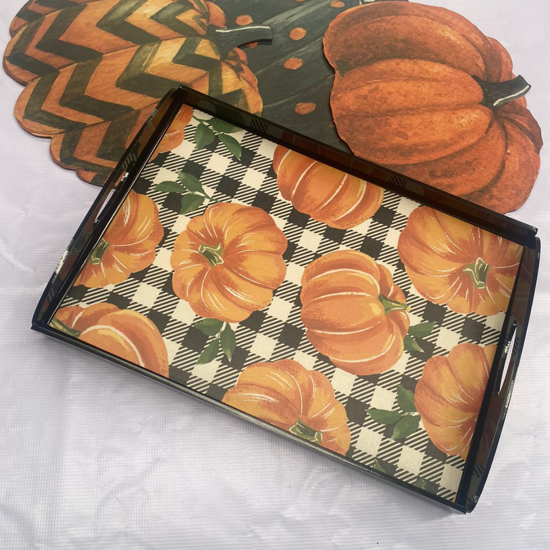 Charola rectangular en color madera diseño de calabazas A-0000